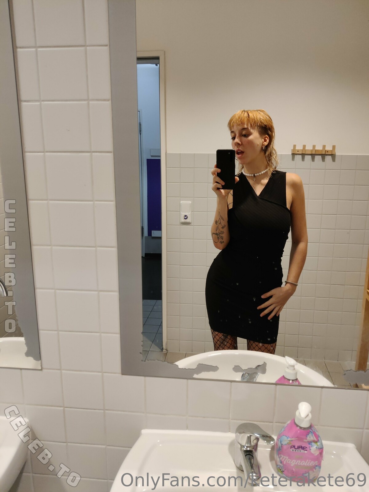 Keterakete69 nude photo 1