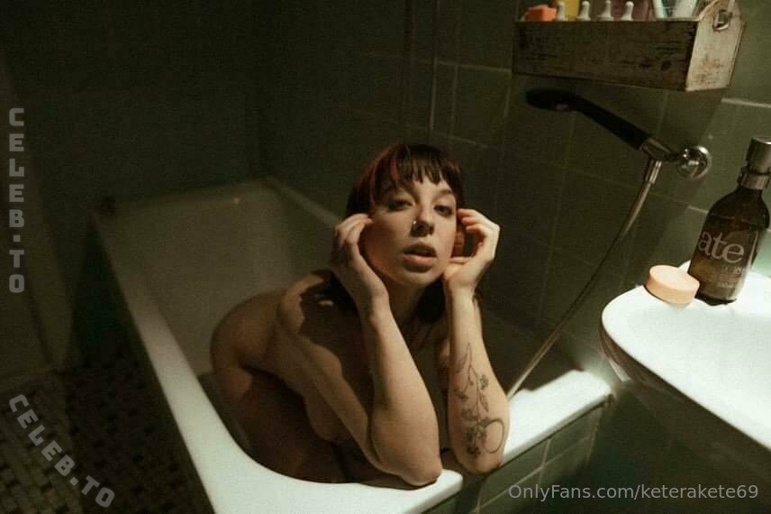 Keterakete69 nude photo 11