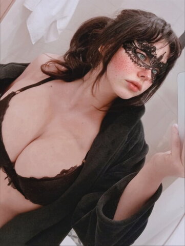 Keylin Segura nude photo 7