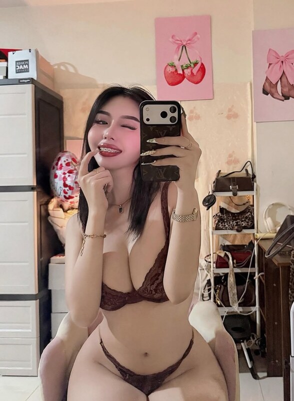 Khendra marie nude photo 1