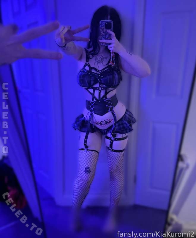 Kiakuromi nude photo 1