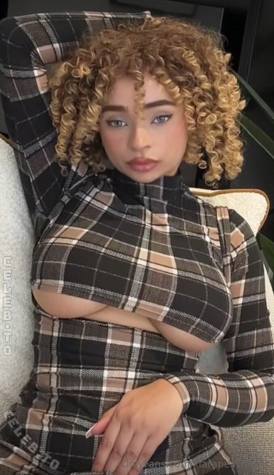 Kiara Peachy nude photo 6
