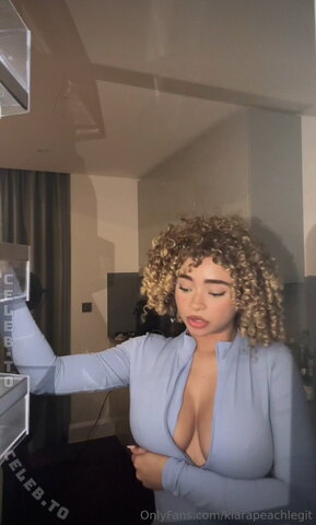 Kiara Peachy nude photo 6