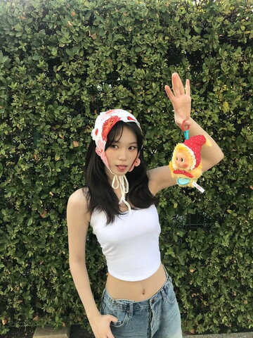 Kim Chaewon Sexy (6 photos)