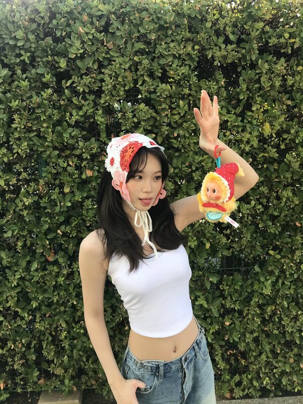 Kim Chaewon nude photo 2