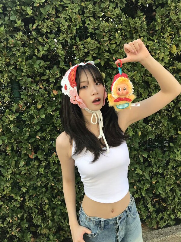 Kim Chaewon nude photo 5