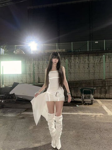 Kim Chaewon nude photo 63