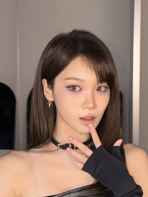 Kim Chaewon nude photo 6
