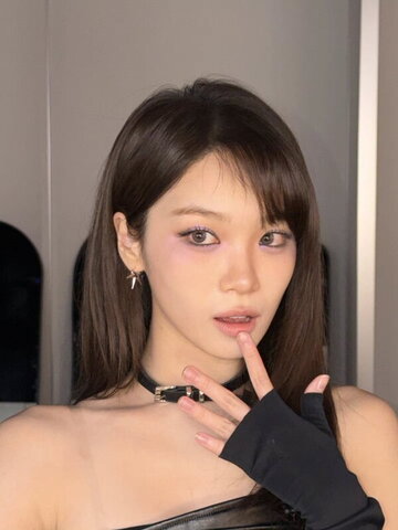 Kim Chaewon nude photo 54