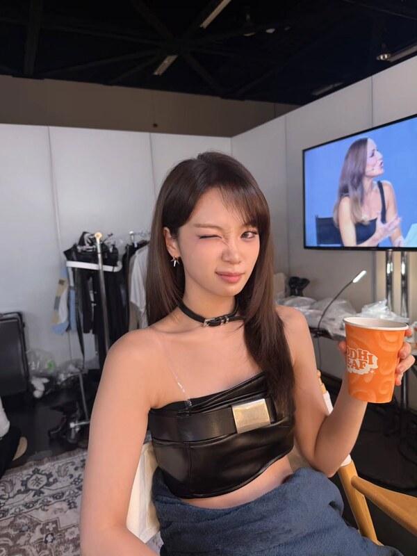 Kim Chaewon nude photo 13