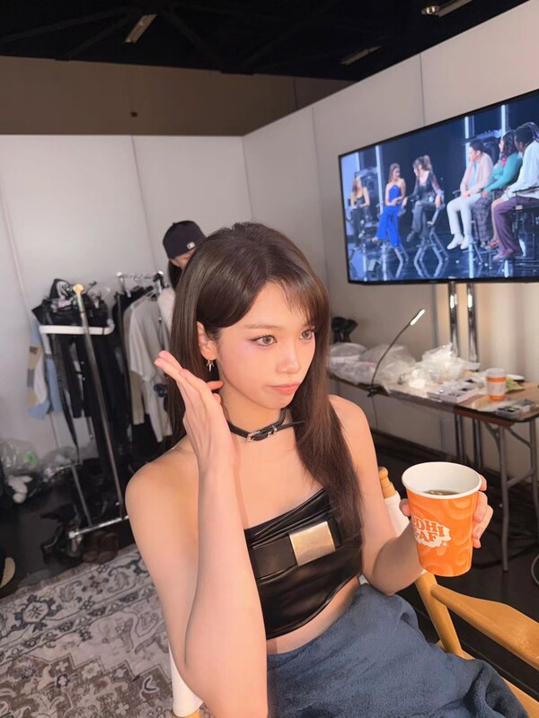 Kim Chaewon nude photo 14