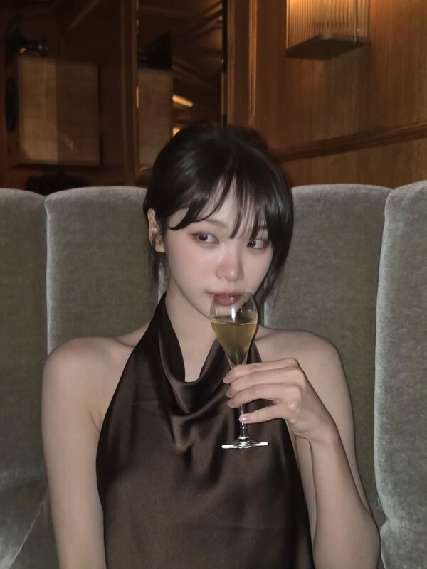 Kim Chaewon nude photo 9