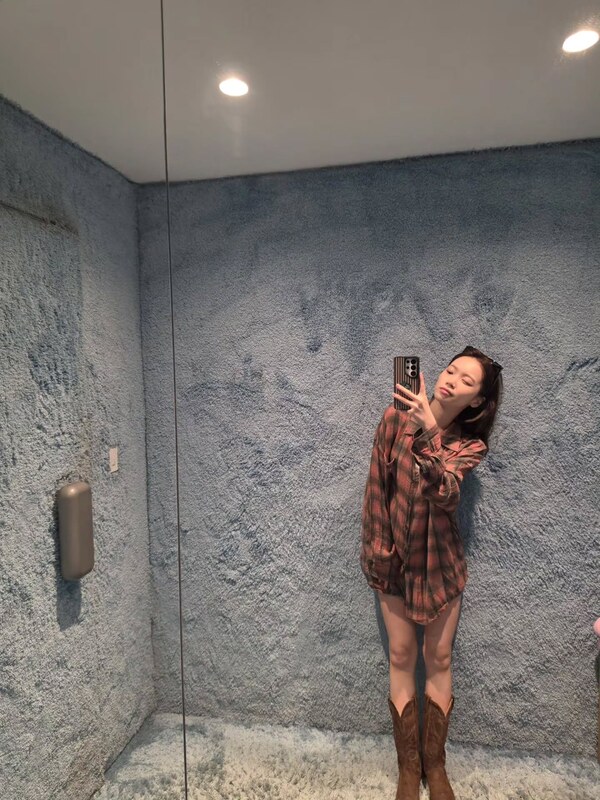Kim Chaewon nude photo 7