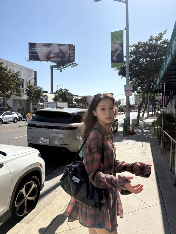 Kim Chaewon nude photo 13