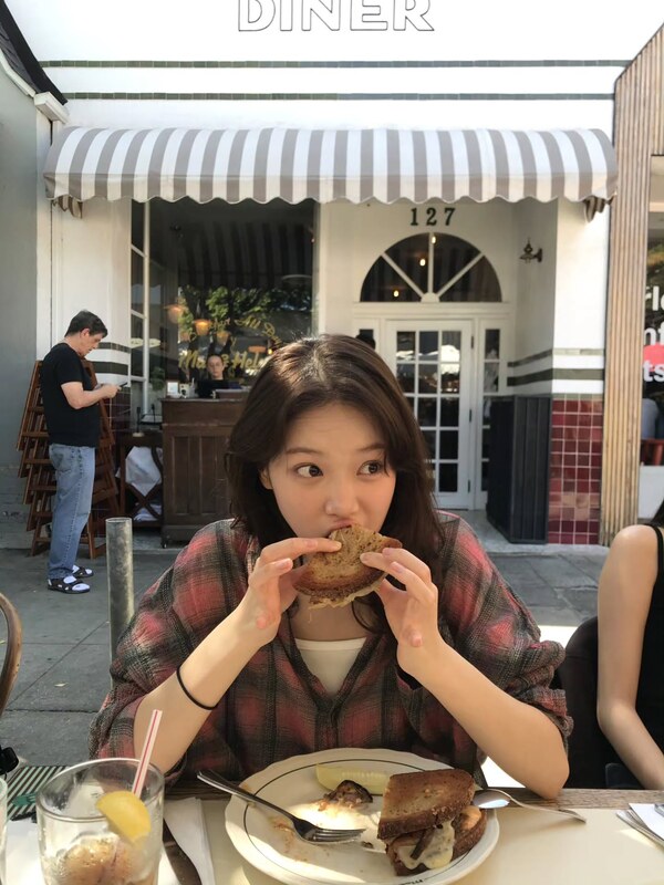 Kim Chaewon nude photo 14