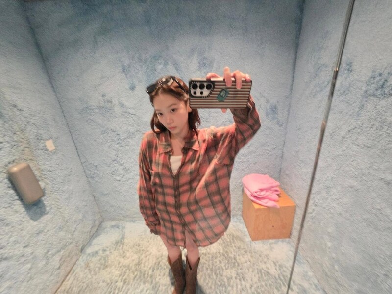 Kim Chaewon nude photo 18