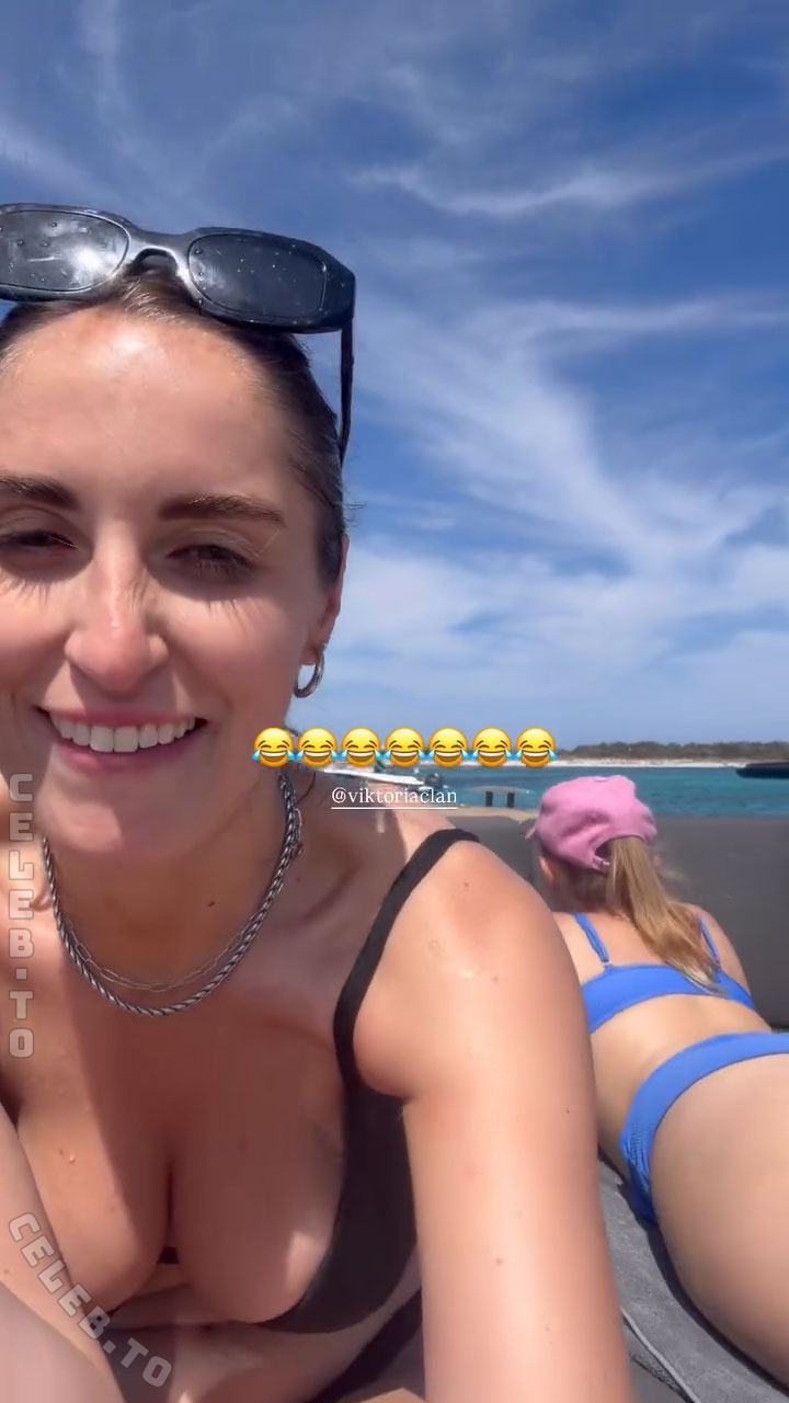Kim Füngeling nude photo 1