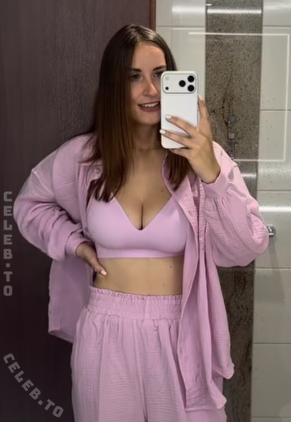 Kim Füngeling nude photo 1