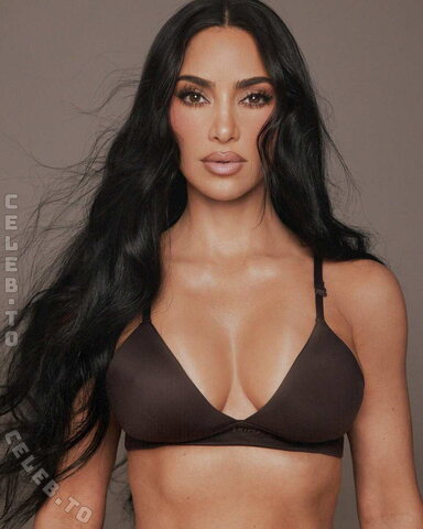 Kim Kardashian nude photo 28