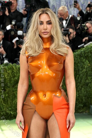 Kim Kardashian nude