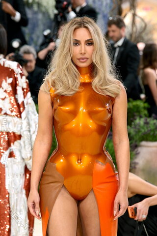 Kim Kardashian nude