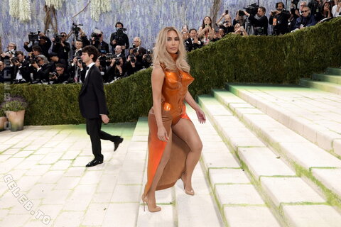 Kim Kardashian nude