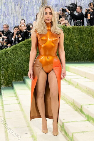 Kim Kardashian nude