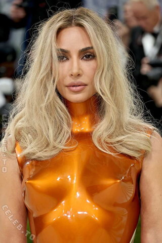 Kim Kardashian nude
