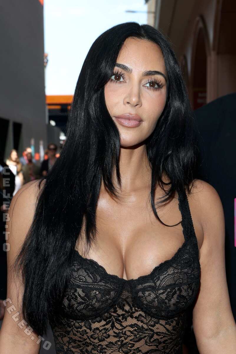 Kim Kardashian nude photo 14