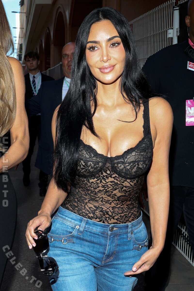 Kim Kardashian nude photo 17