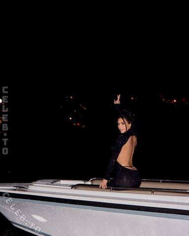 Kim Kardashian photo 2
