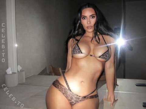 Kim Kardashian nude photo 20