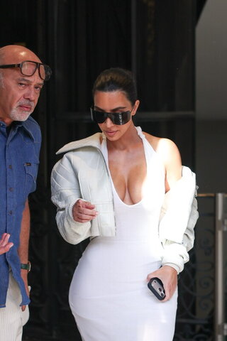Kim Kardashian nude photo 24