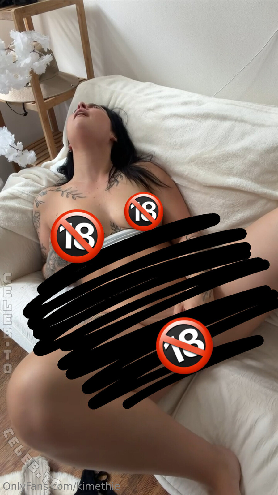 Kim Laura nude photo 1