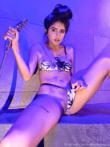 Kim Rampersad nude photo 9