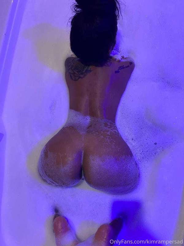 Kim Rampersad nude photo 18