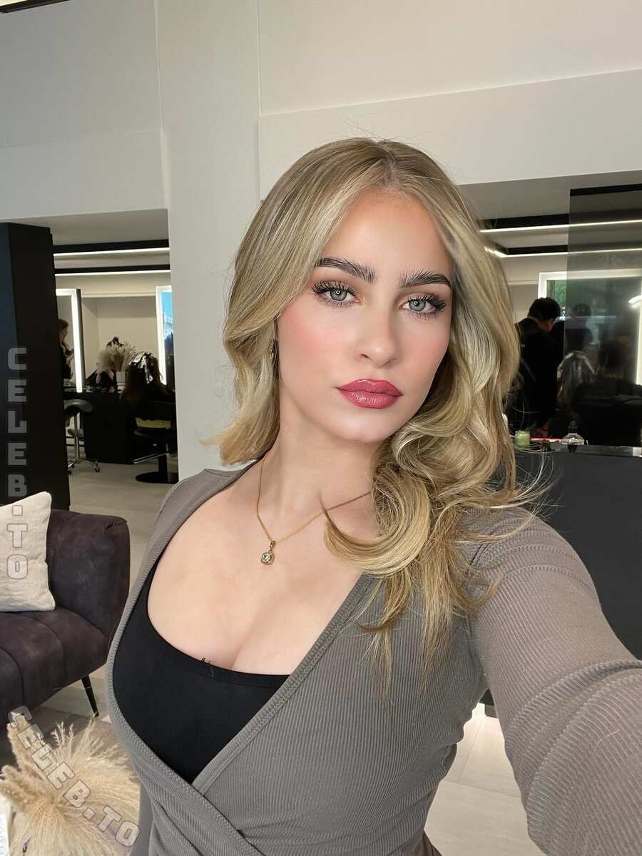 Kim Sara nude photo 3