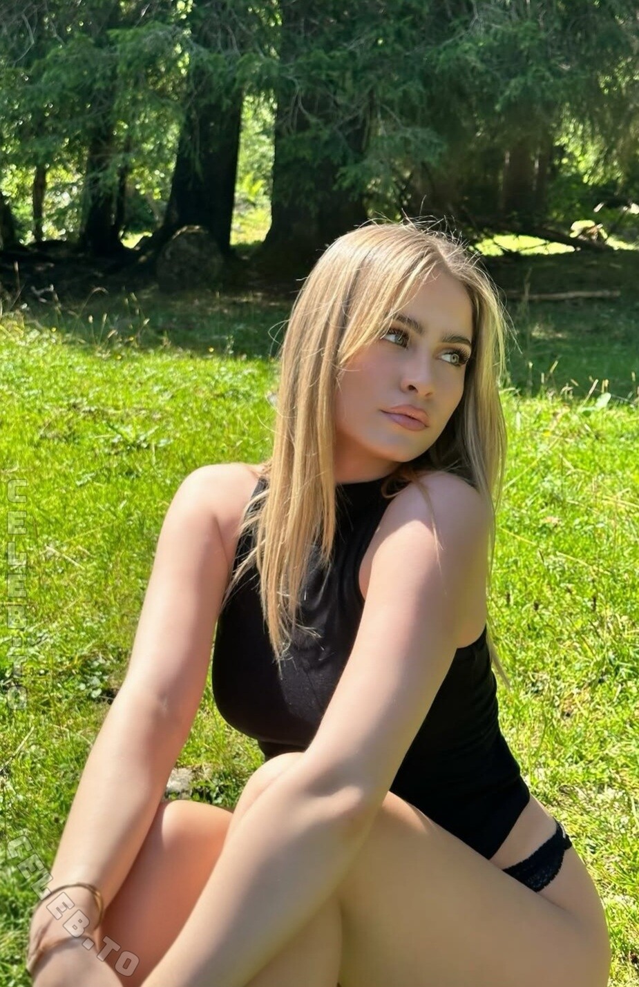 Kim Sara nude photo 1