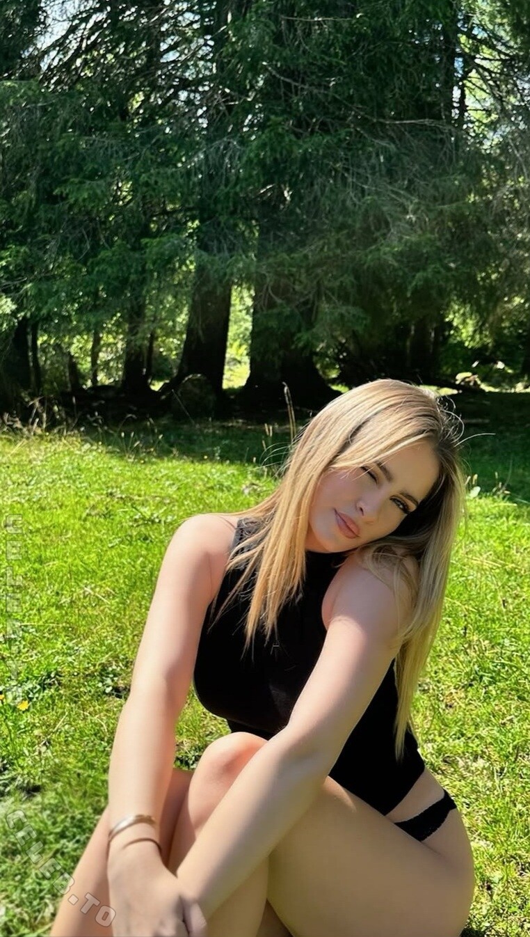 Kim Sara nude photo 2