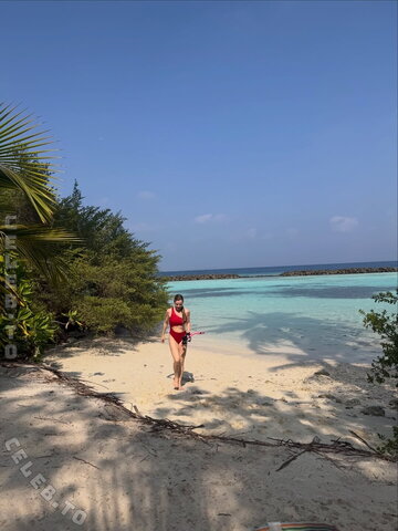 Kim-Sarah Brandts nude photo 7