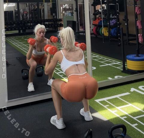Kim Schiele – Awesome squats