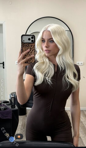 Kim Schiele – New hair and tight body🔥