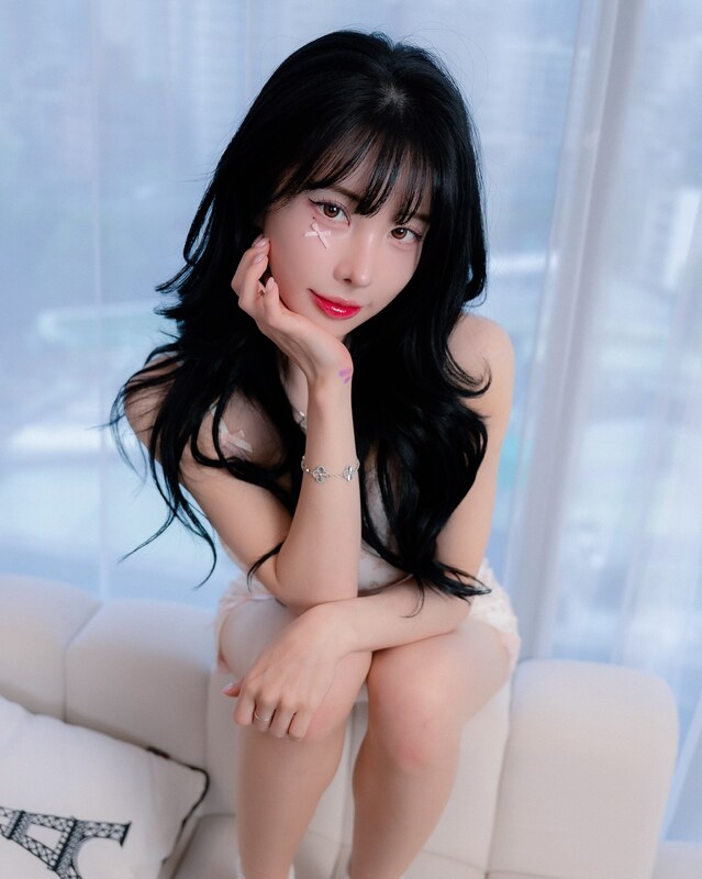 Kim Yu nude photo 15