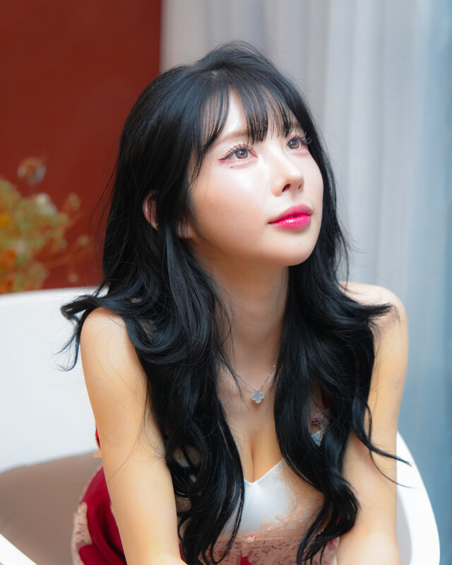 Kim Yu nude photo 19