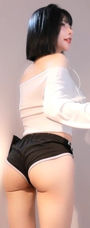 Kim Yu nude photo 23