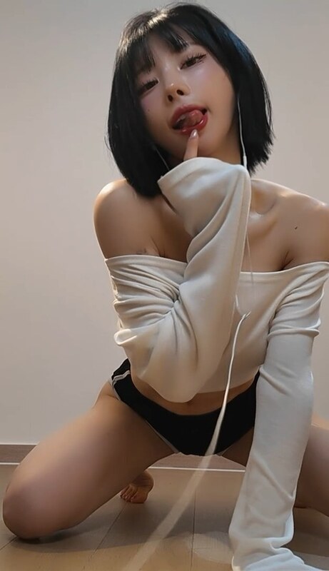 Kim Yu nude photo 27