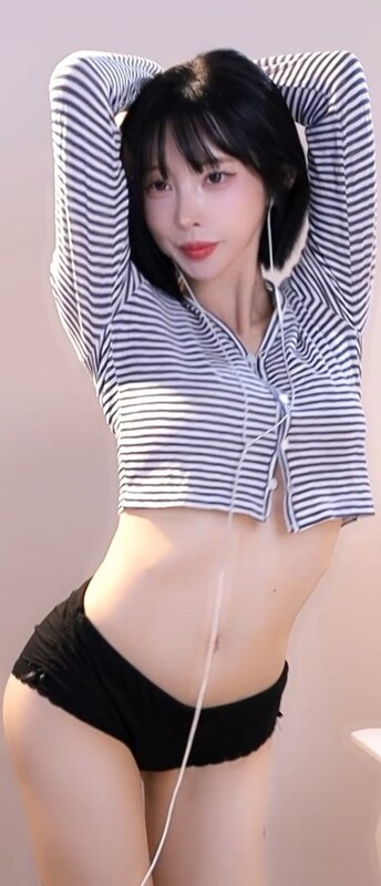 Kim Yu nude photo 4