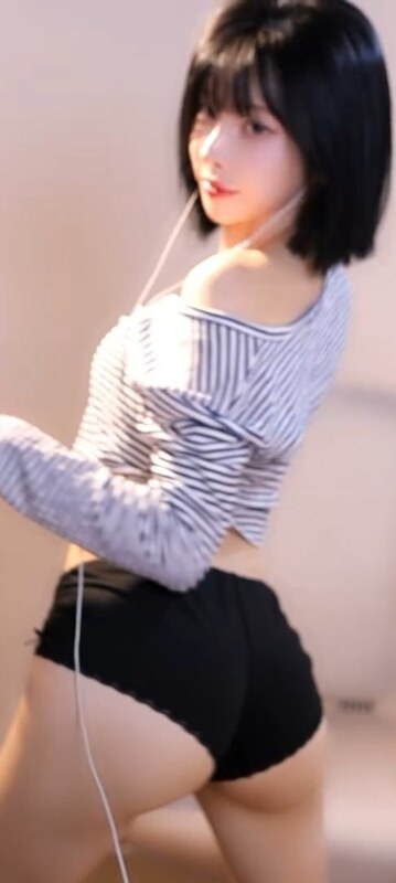 Kim Yu nude photo 8
