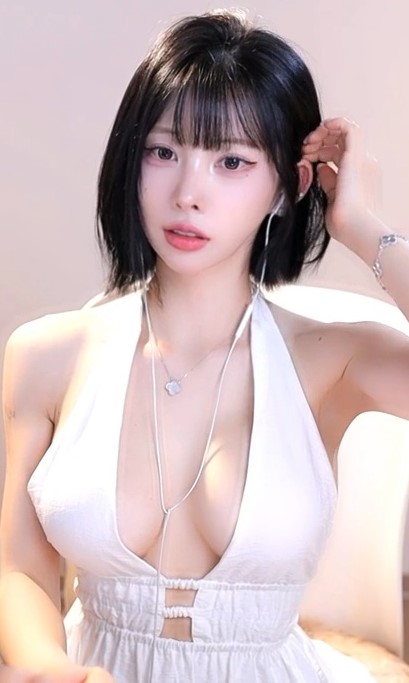 Kim Yu nude photo 3