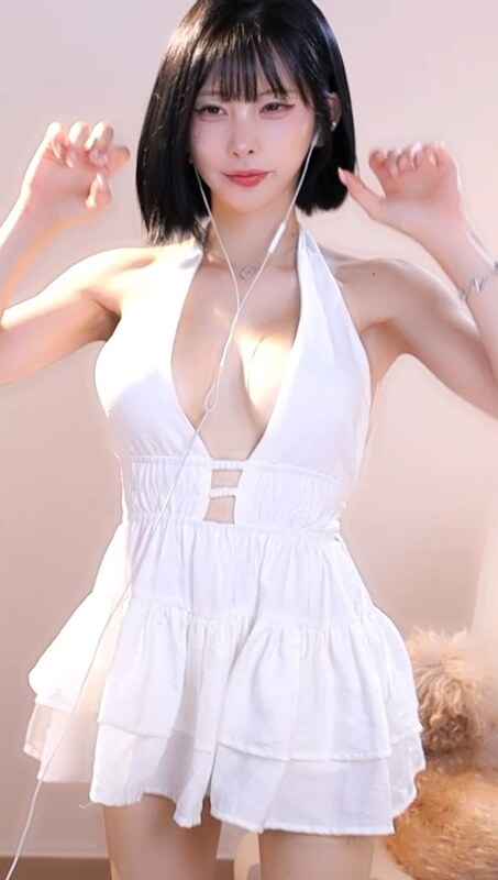 Kim Yu nude photo 5